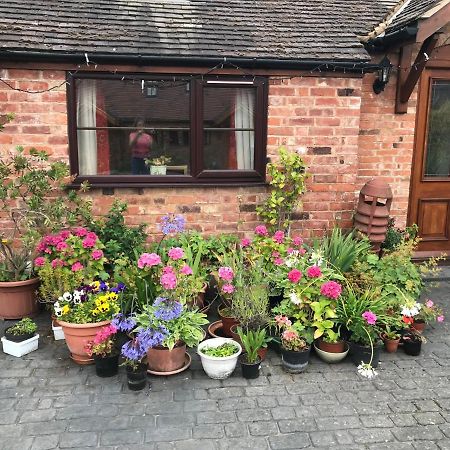 Nuneaton - Cottage - Sleeps 2 - Parking - Garden מראה חיצוני תמונה