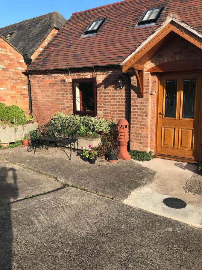 Nuneaton - Cottage - Sleeps 2 - Parking - Garden מראה חיצוני תמונה